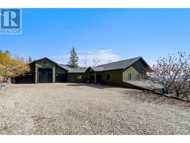 2711 Sun Ridge Place, House detached with 3 bedrooms, 3 bathrooms and 4 parking in Columbia Shuswap C BC | Image 2