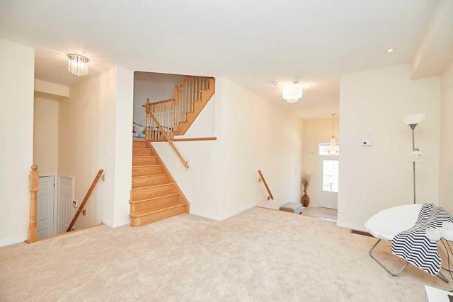 7849 Sassafras Tr, House detached with 3 bedrooms, 3 bathrooms and 4 parking in Niagara Falls ON | Image 3