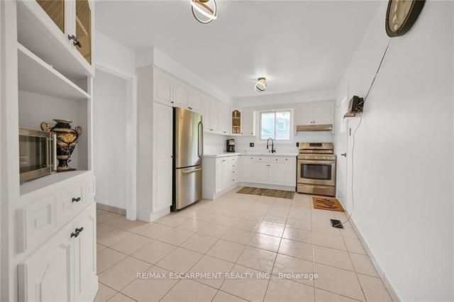 44 Tara Crt, House detached with 3 bedrooms, 2 bathrooms and 5 parking in Hamilton ON | Image 5