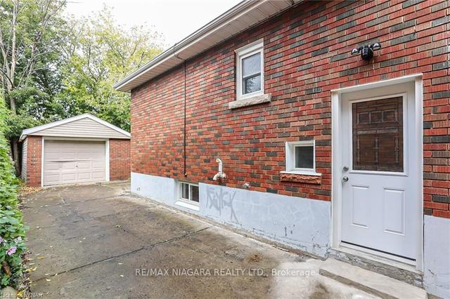 261 Vine St, House detached with 3 bedrooms, 2 bathrooms and 5 parking in St. Catharines ON | Image 33