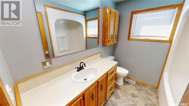 825 Walsh Avenue, House detached with 5 bedrooms, 2 bathrooms and null parking in Oxbow SK | Image 20