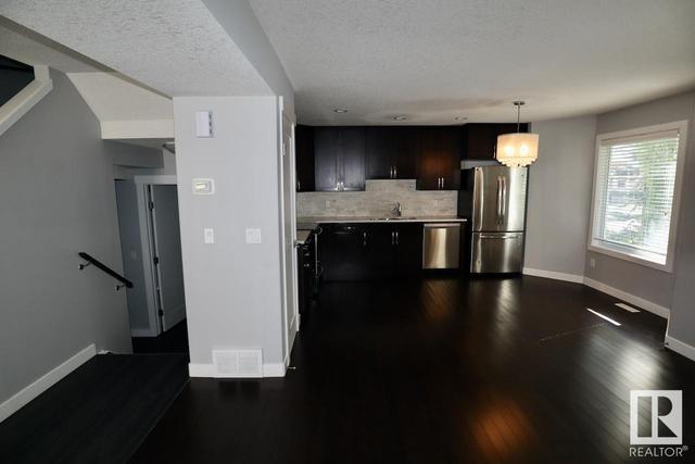 4 - 12207 96 St Nw, House attached with 3 bedrooms, 2 bathrooms and null parking in Edmonton AB | Image 4