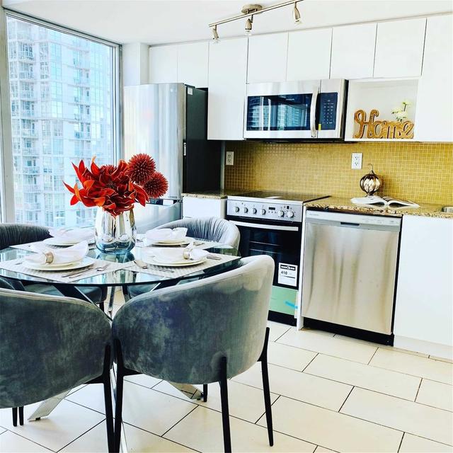 712 - 15 Brunel Crt, Condo with 1 bedrooms, 1 bathrooms and 0 parking in Toronto ON | Image 7