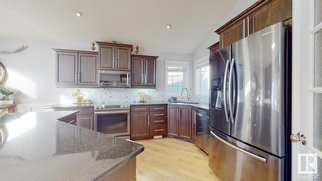 38 Highgrove Cr, House detached with 5 bedrooms, 3 bathrooms and null parking in Edmonton AB | Card Image