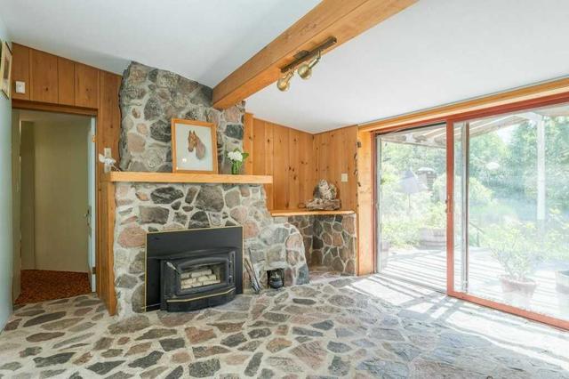 829 Peace Rd, House detached with 3 bedrooms, 3 bathrooms and 15 parking in Kawartha Lakes ON | Image 2