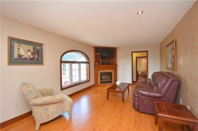 10039 Trafalgar Rd, House detached with 4 bedrooms, 2 bathrooms and 8 parking in Halton Hills ON | Image 5