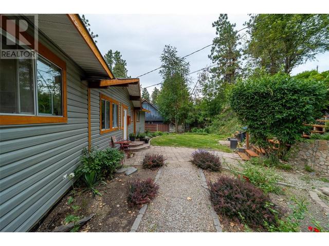 17130 Coral Beach Road, House detached with 3 bedrooms, 2 bathrooms and 3 parking in Lake Country BC | Image 8