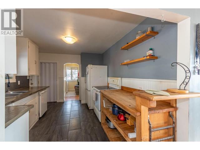 4003 27 Avenue, House detached with 3 bedrooms, 2 bathrooms and 1 parking in Vernon BC | Image 10