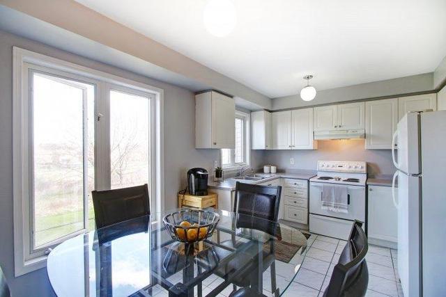 25 Pennefather Lane, Townhouse with 3 bedrooms, 2 bathrooms and 1 parking in Ajax ON | Image 7