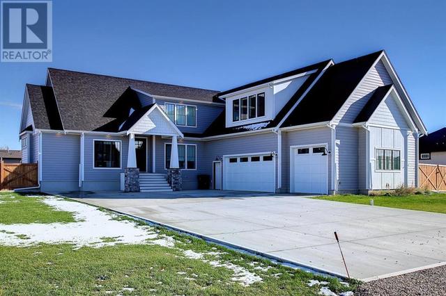 206 6a Street, House detached with 4 bedrooms, 3 bathrooms and 9 parking in Stirling AB | Image 2