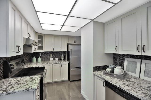 3107 - 77 Harbour Sq, Condo with 2 bedrooms, 2 bathrooms and 1 parking in Toronto ON | Image 14