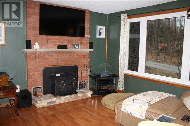 5 Holly St, House detached with 3 bedrooms, 1 bathrooms and 2 parking in Kawartha Lakes ON | Image 7