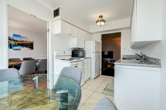 2507 - 633 Bay St, Condo with 2 bedrooms, 2 bathrooms and 0 parking in Toronto ON | Image 4