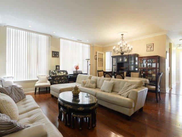 Gph 33 - 3888 Duke Of York Blvd, Condo with 3 bedrooms, 3 bathrooms and 3 parking in Mississauga ON | Image 4