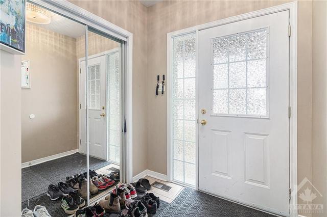 1310 Halton Terrace, Townhouse with 3 bedrooms, 2 bathrooms and 3 parking in Ottawa ON | Image 3