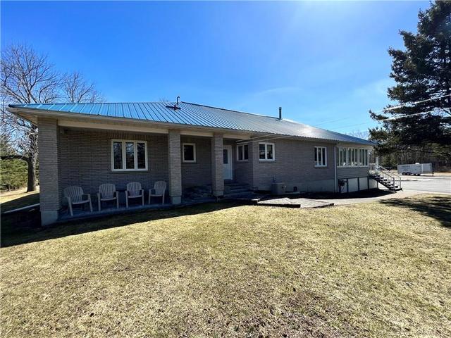 3805 Big Rideau Lake Road, House detached with 3 bedrooms, 2 bathrooms and 14 parking in Rideau Lakes ON | Image 8