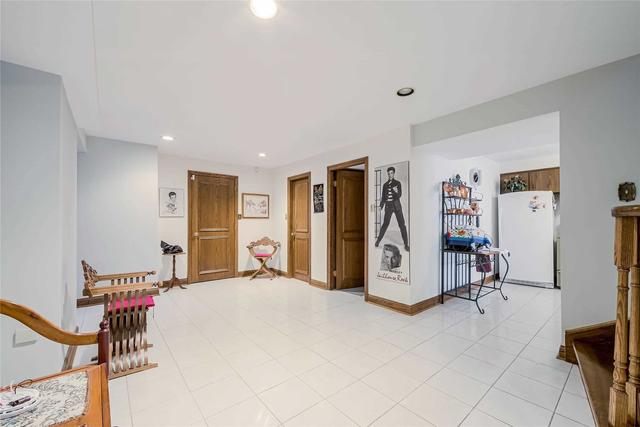 19 Tannery Crt, House detached with 4 bedrooms, 4 bathrooms and 9 parking in Richmond Hill ON | Image 9