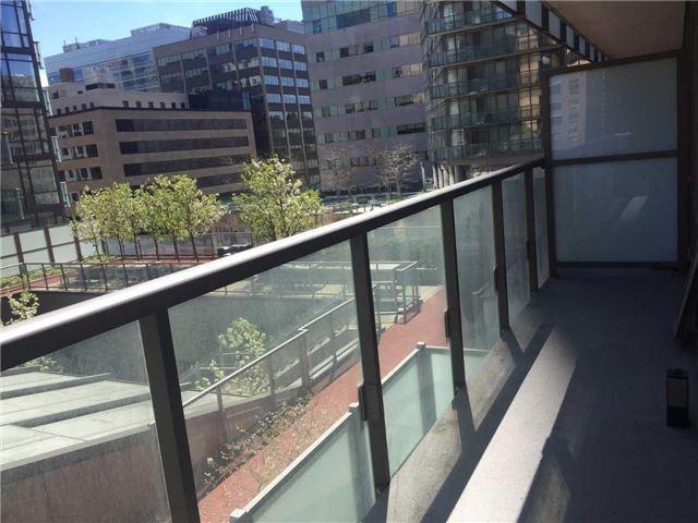 409 - 37 Grosvenor St, Condo with 2 bedrooms, 2 bathrooms and 1 parking in Toronto ON | Image 8