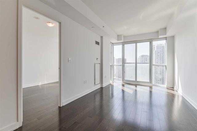 2601 - 1 The Esplanade Dr, Condo with 1 bedrooms, 1 bathrooms and 0 parking in Toronto ON | Image 3