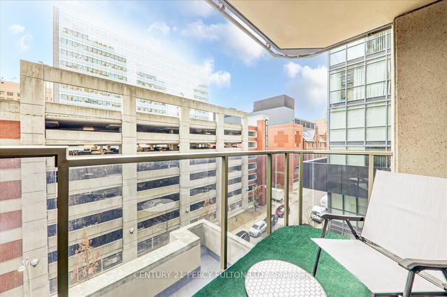 709 - 750 Bay St, Condo with 2 bedrooms, 2 bathrooms and 1 parking in Toronto ON | Image 16