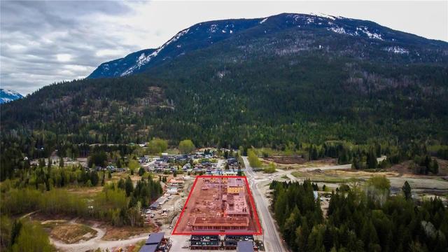 sl138 - p01 (Building 4) Mackenzie Plaza, Condo with 2 bedrooms, 1 bathrooms and 1 parking in Revelstoke BC | Image 5