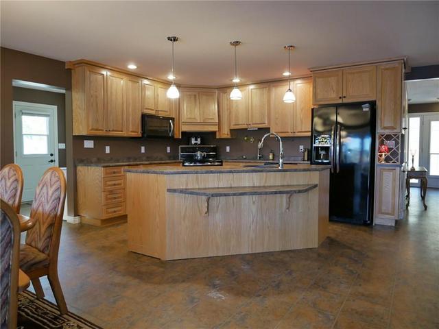 1396 Kamaniskeg Lake Road, House detached with 2 bedrooms, 2 bathrooms and 4 parking in Hastings Highlands ON | Image 14