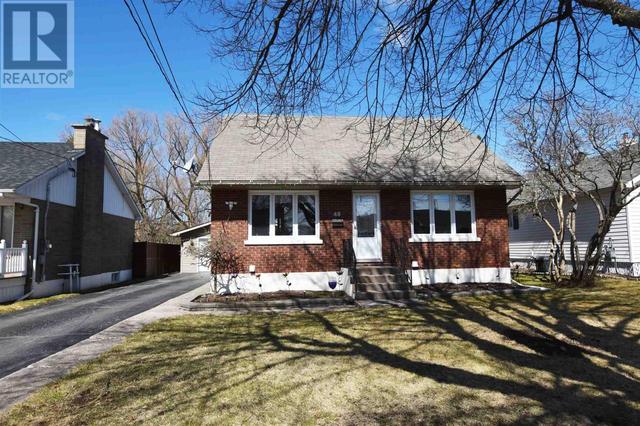 49 Grandview Ave, House detached with 3 bedrooms, 3 bathrooms and null parking in Sault Ste. Marie ON | Image 3