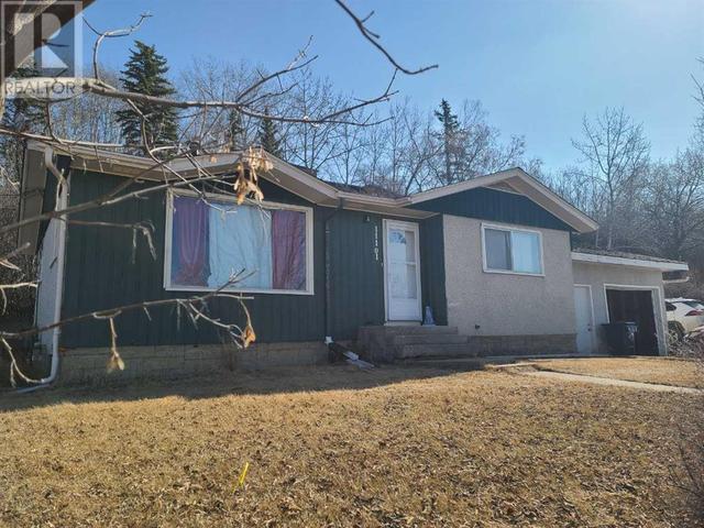 11101 101 Street, House detached with 2 bedrooms, 2 bathrooms and 3 parking in Peace River AB | Image 2