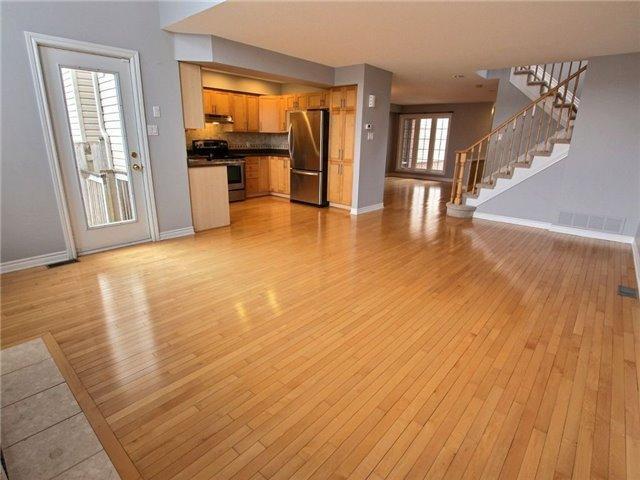 1021 Markwick Cres, House attached with 3 bedrooms, 4 bathrooms and 6 parking in Ottawa ON | Image 4