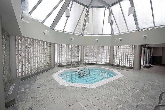 2006 - 335 Webb Dr, Condo with 2 bedrooms, 2 bathrooms and 1 parking in Mississauga ON | Image 11