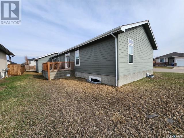 770 Johnston Drive Ne, House detached with 5 bedrooms, 3 bathrooms and null parking in Weyburn SK | Image 3