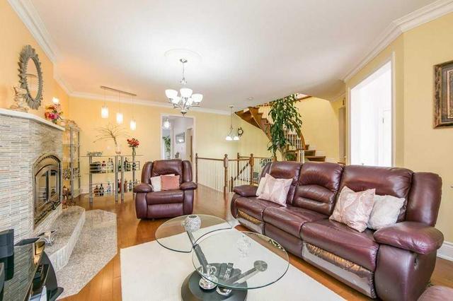 875 St Clarens Ave, House detached with 3 bedrooms, 5 bathrooms and 4 parking in Toronto ON | Image 7