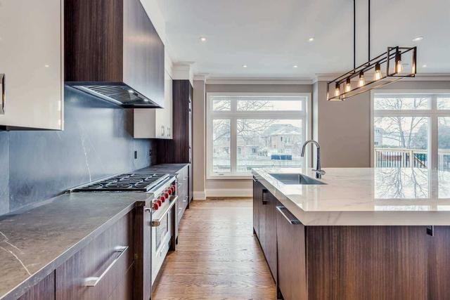 95 Laurelcrest Ave, House detached with 4 bedrooms, 5 bathrooms and 3 parking in Toronto ON | Image 2