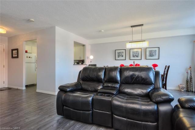 211 - 18 Holborn Court, House attached with 2 bedrooms, 2 bathrooms and 1 parking in Kitchener ON | Image 9