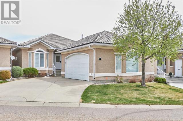9 River Ridge Close Nw, House detached with 3 bedrooms, 3 bathrooms and 2 parking in Medicine Hat AB | Card Image