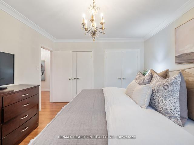 61 Collinson Blvd, House detached with 3 bedrooms, 2 bathrooms and 5 parking in Toronto ON | Image 7
