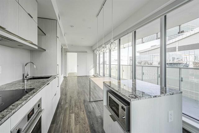 2109 - 197 Yonge St, Condo with 3 bedrooms, 2 bathrooms and 1 parking in Toronto ON | Image 25