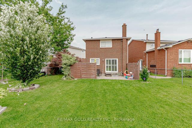 86 Tanager Sq, House detached with 3 bedrooms, 2 bathrooms and 5.5 parking in Brampton ON | Image 35