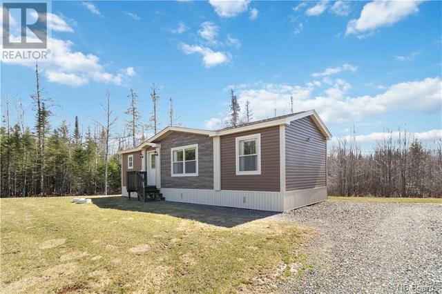 56 Clara Street, House detached with 2 bedrooms, 1 bathrooms and null parking in Lincoln NB | Image 2