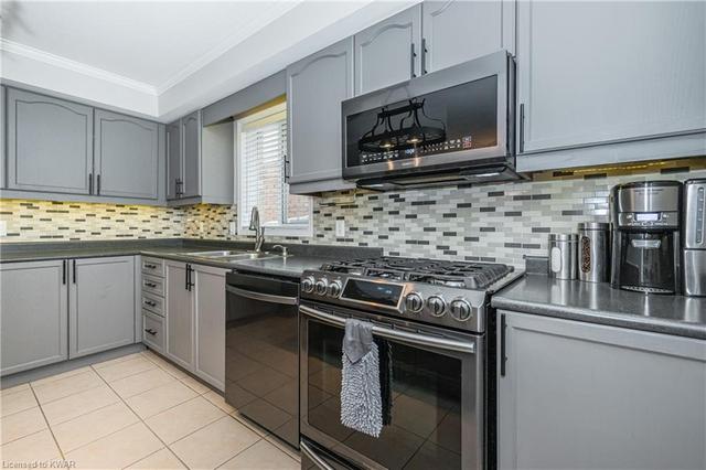 422 Sienna Crescent, House detached with 3 bedrooms, 1 bathrooms and 3 parking in Kitchener ON | Image 5