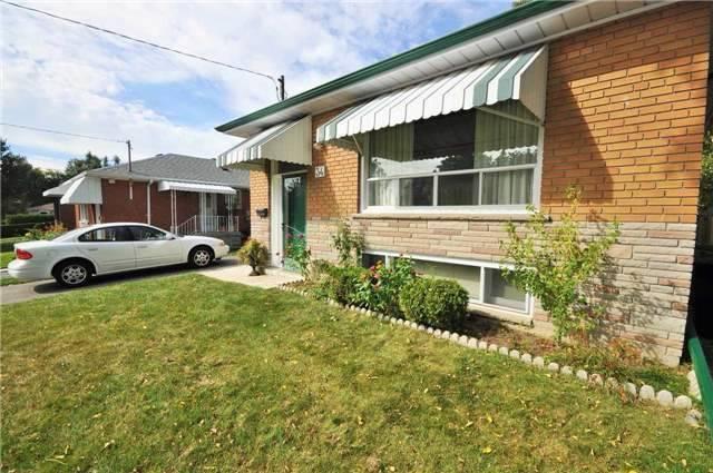 34 Jeffton Cres, House detached with 2 bedrooms, 2 bathrooms and 4 parking in Toronto ON | Image 2
