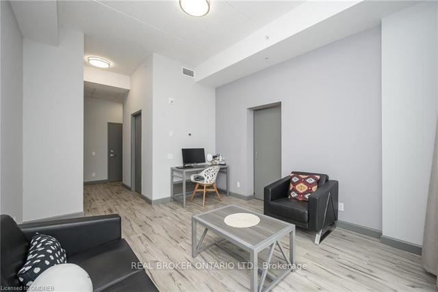 111 - 77 Leland St, Condo with 1 bedrooms, 1 bathrooms and 0 parking in Hamilton ON | Image 3