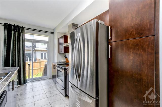 197 Overberg Way, Townhouse with 3 bedrooms, 4 bathrooms and 2 parking in Ottawa ON | Image 14