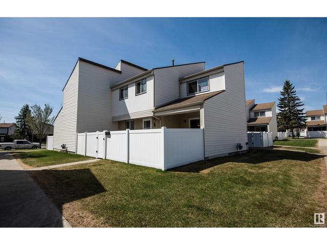 6 Woodvale Vg Nw, House attached with 3 bedrooms, 1 bathrooms and null parking in Edmonton AB | Image 2
