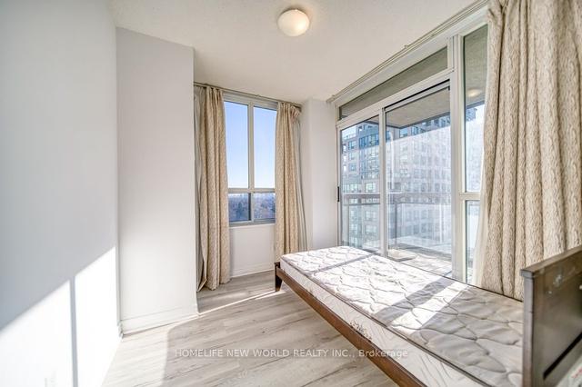 1606 - 18 Parkview Ave, Condo with 3 bedrooms, 2 bathrooms and 1 parking in Toronto ON | Image 13