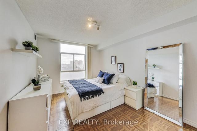 810 - 3559 Eglinton Ave W, Condo with 2 bedrooms, 1 bathrooms and 1 parking in Toronto ON | Image 9
