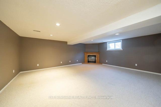 42 Adele Crt, House detached with 3 bedrooms, 2 bathrooms and 5.5 parking in Hamilton ON | Image 2