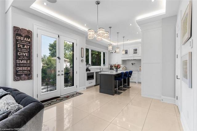 533 Taplow Crescent, House detached with 6 bedrooms, 5 bathrooms and 6 parking in Oakville ON | Image 3