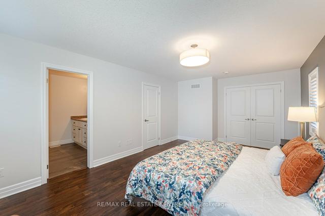 160 Hollybrook Tr, House detached with 3 bedrooms, 3 bathrooms and 2 parking in Kitchener ON | Image 16