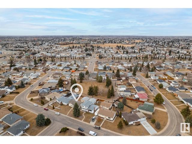 9016 135a Av Nw, House detached with 3 bedrooms, 1 bathrooms and 4 parking in Edmonton AB | Image 2